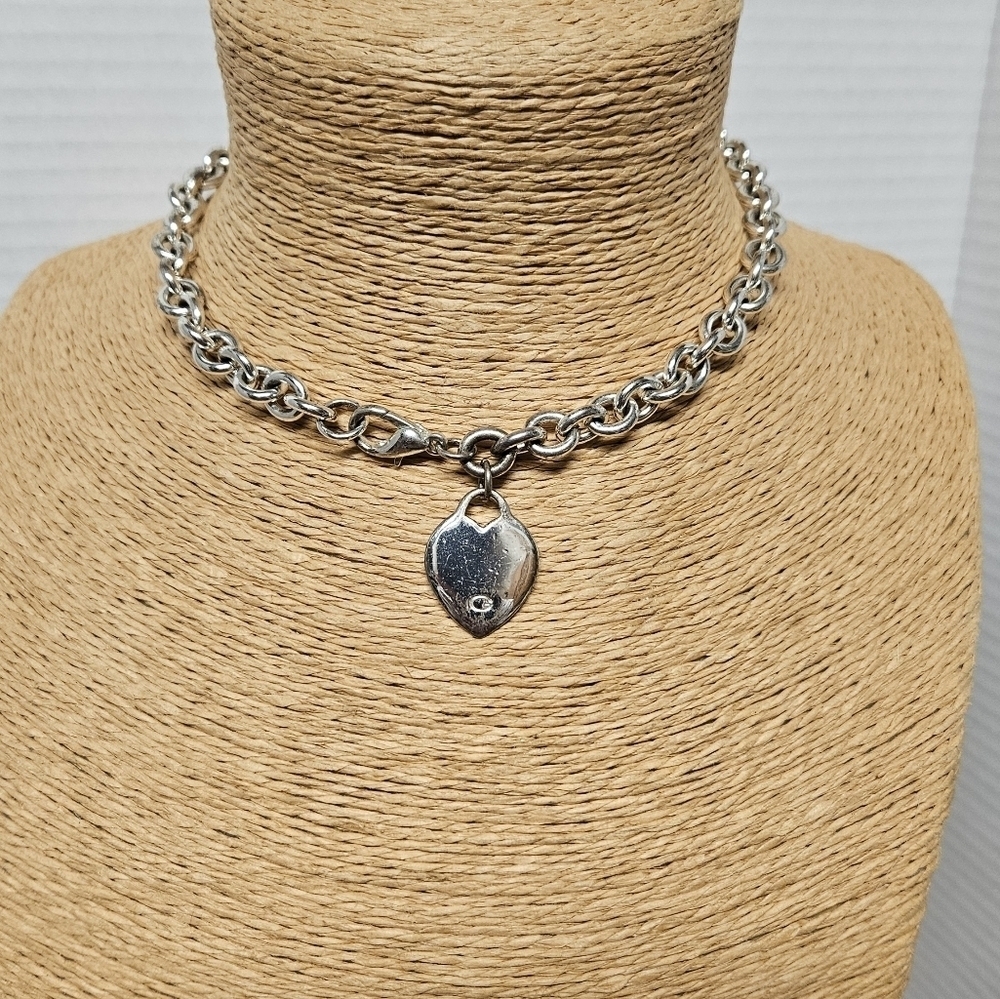 Vintage Guess "Basic" Silver G Logo Heart Pendant Choker Necklace